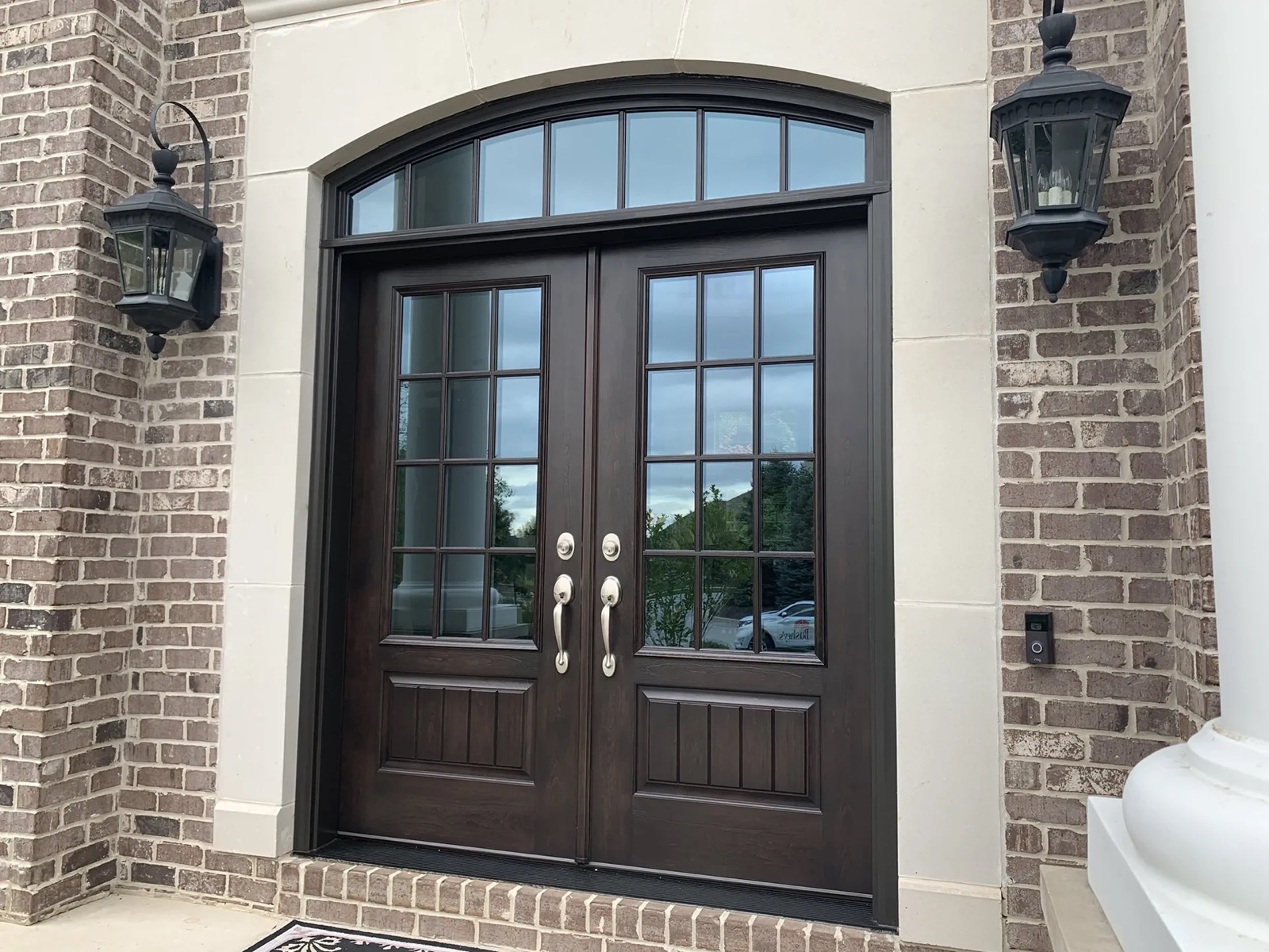 Double entry door with arched transom
