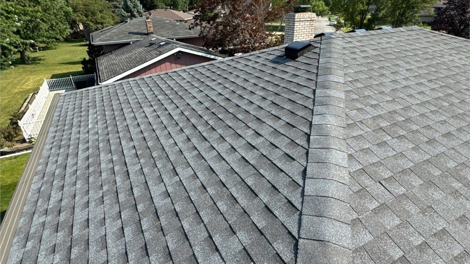 New dimensional shingle roof on an Indiana home